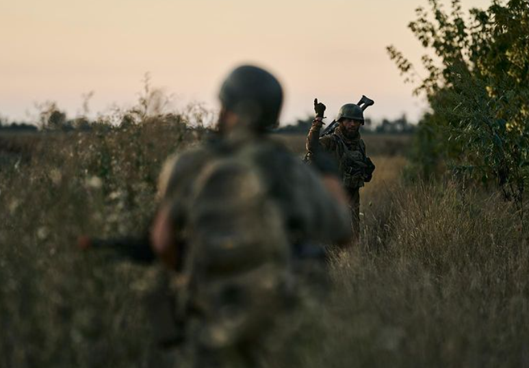 "Шлях смерті". Військові фотографи показали, як працює наша розвідка: потужні кадри